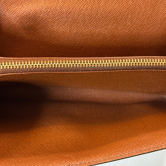 Louis Vuitton Monogram The Sarah long wallet with Gold Chain. - Picture 10 of 14